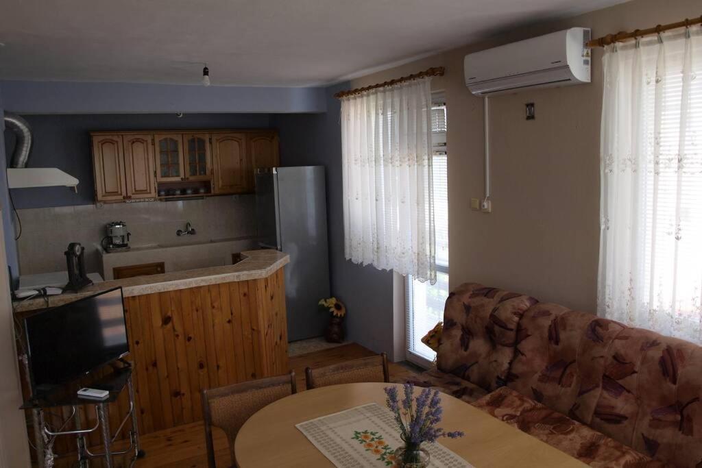 Къща За Гости Шишкови Şabla Exterior foto