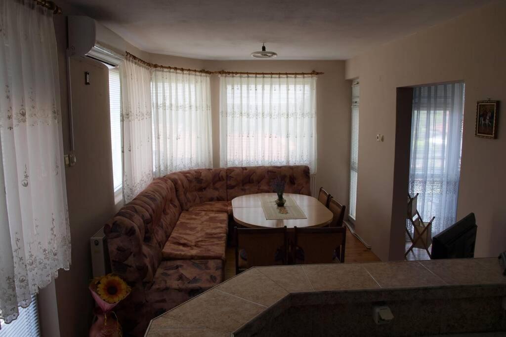 Къща За Гости Шишкови Şabla Exterior foto