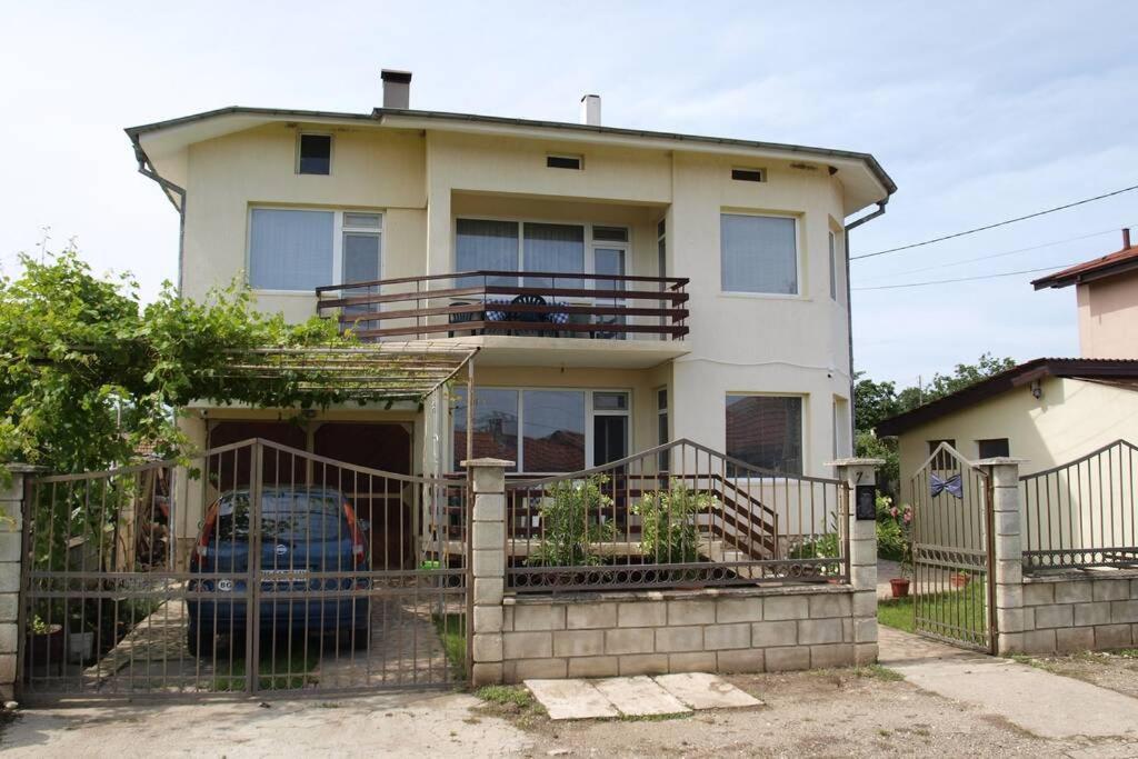 Къща За Гости Шишкови Şabla Exterior foto